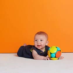 Bright Starts interaktiver Spielball Wobble Bobble Crawl & Chase multicolor