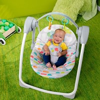Bright Starts Babyschaukel tragbar mit Musik und automatischer Bewegung