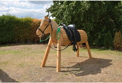 Eduplay Holzpferd Outdoor Spielzeug 80 cm glasiert mehrfarbig