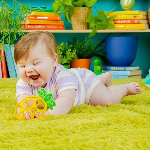 Oball Beißring Babyspielzeug Ananas - buntes und flexibles Design
