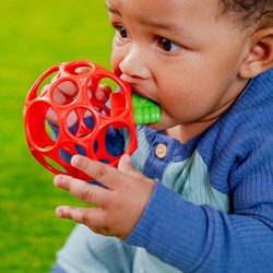 Oball Beißring Spielzeug - Babyball mit Beißring - mehrfarbig - BPA-frei