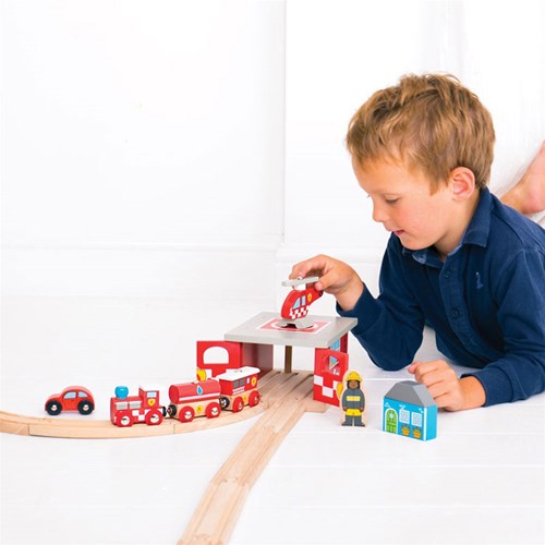 Bigjigs Holz Eisenbahnset Feuerwehrstation mit Helikopterlandeplatz-3