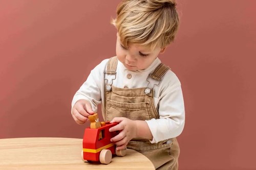 Trixie Holz-Feuerwehrauto - nachhaltiges Spielzeugfahrzeug für Kleinkinder-3