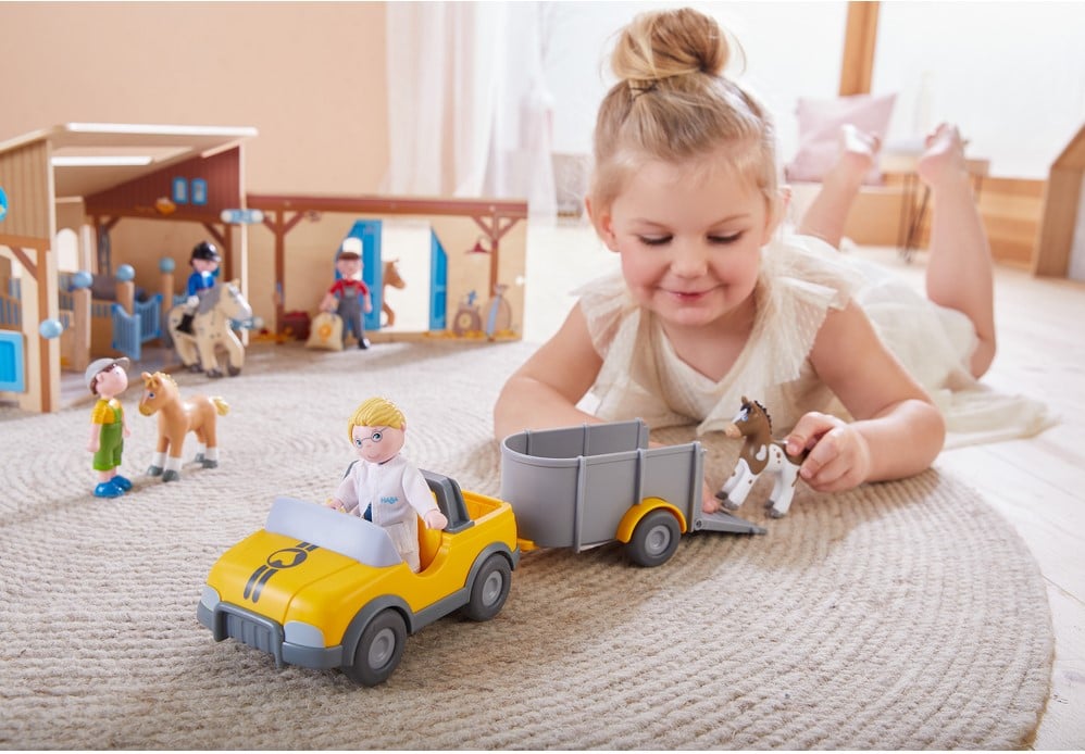 Haba Little Friends – Tierarzt Auto mit Anhänger HABA Little Friends Tierarzt Auto mit Anhänger | Puppen