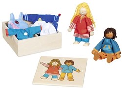 Goki Biegepuppen Holzspielzeug mit Garderobe und Outfits