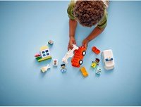 LEGO DUPLO Rettungswagen Bauset mit Fahrer und Krankenhaus Spielzeug-3