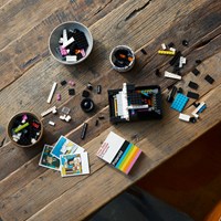 LEGO Ideas 21345 Polaroid OneStep SX-70 Camera-3