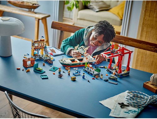 LEGO City 60422 Haven met Vrachtschip-3