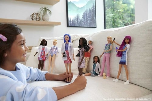 Barbie GTW39 - Krankenschwester-Puppe (ca. 30 cm) mit Oberteil mit Aufdruck und pinker Hose, weißen Schuhen und Stethoskop, tolles Spielzeug Geschenk für Kinder ab 3 Jahren-2