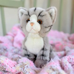 Tobar Plüsch grau getigerte Katze Kuscheltier für Kinder