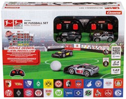 Carrera RC Bundesliga Fußballset - RC Autos mit Spielfeld und Ball - 2,4GHz