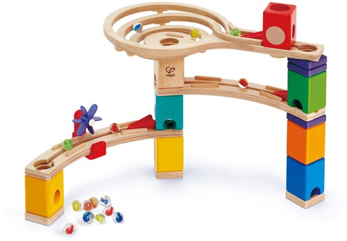 Hape E6021 Starter Set Quadrilla, Kugelbahn mit 27 Bauteilen aus Holz und 30 Murmeln, ab 4 Jahren