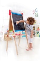 Hape Kinder Spiel-Tafel aus Holz| Preisgekrönte doppelseitige Kindertafel höhenverstellbar mit Papierrolle, Kreidetafel, Whiteboard, Magnete und 3 Malschüsselchen-3