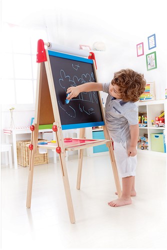 Hape Kinder Spiel-Tafel aus Holz| Preisgekrönte doppelseitige Kindertafel höhenverstellbar mit Papierrolle, Kreidetafel, Whiteboard, Magnete und 3 Malschüsselchen-3