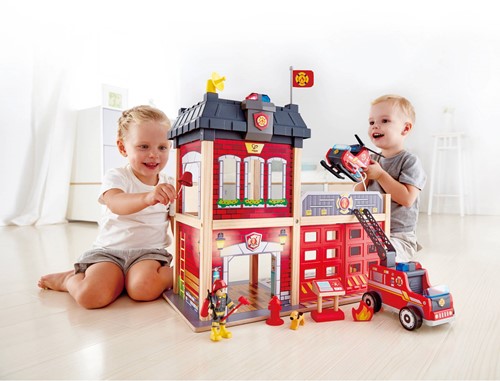 Hape Feuerwehr Spielzeugstation mit Zubehör und Licht-3