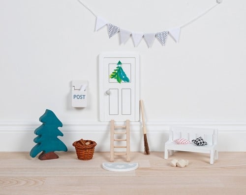 Goki Elfen Tür Holzspielzeug magische Tür für Kinderzimmer