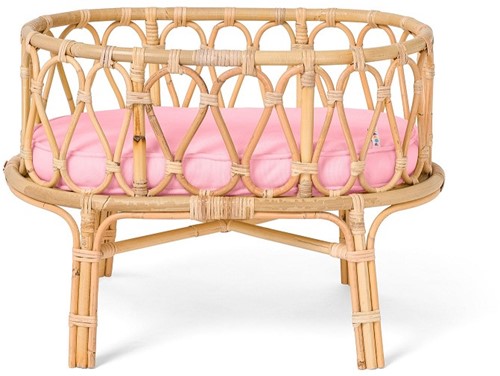 Rattan-Puppenbett mit rosa Matratze