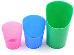 Ark Therapeutics flexibler Trinkbecher Set - Übungsbecher für Kinder Flexibele drinkbeker met neusuitsparing, voor makkelijker drinken zonder het hoofd achterover te kantelen.
