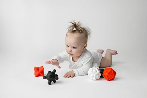 Mom's Care SENSORY TOYS Sensory Balls 6 pieces White & Black  4