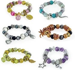 BUKI- Armbänder mit Anhängern und Perlen