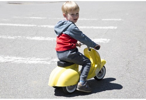AmbossAtoys Primo Classic ride-on scooter - Geel