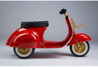 Ambosstoys Primo Special ride-on scooter - rood