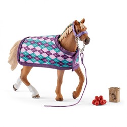 Schleich Horse Club - Englisches Vollblut Spielzeugpferd mit Decke 42360