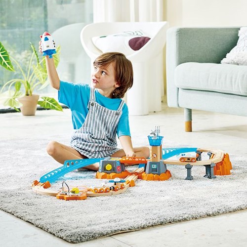 Hape Mars Launch Rail Spielzeugzug mit Glow-in-the-Dark Stickern