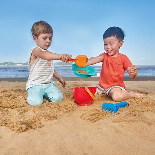 Hape Strandspielzeug Set Beach Basics - Sandkasten und Strand-2