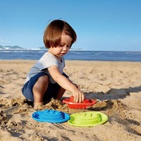 Hape Strand- und Badespielzeug Boote Set - bunte Boote für Wasserspaß