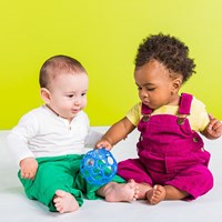 Oball Baby Rassel Ball - Blau - Flexibel und leicht zu greifen-2