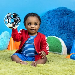 Oball Baby Fußball Rassel schwarz weiß - flexible Ball für Babys