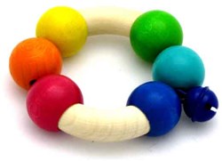 Hess Holz Rassel Regenbogen - buntes Babyspielzeug