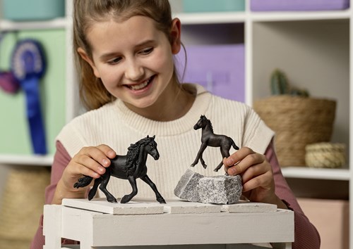 Schleich Pferd Horse Club Fries Fohlen Spielfigur braun 5-12 Jahre-2