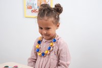 TickiT Holz Fädelperlen Spielzeug - Lernspiel für Kinder-2