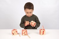 TickiT Holz Lacing Formen - Lernspielzeug für Feinmotorik-3